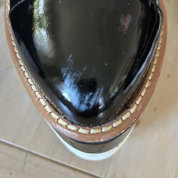 DKNY Women's Black/White Platform Oxfords - Picture 12 of 13